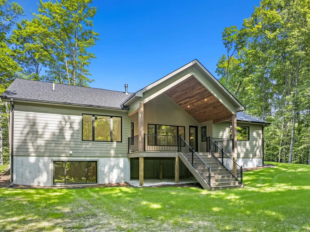 9378 E Summerfield Drive Elmwood Charter Township MI 49684