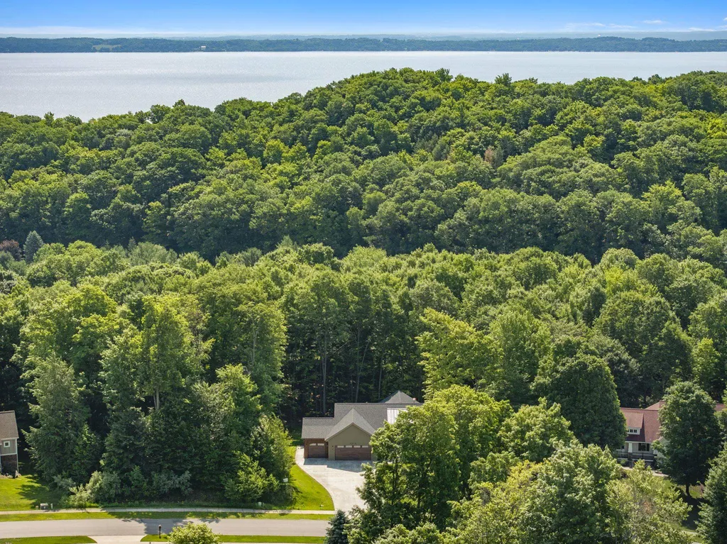 9378 E Summerfield Drive Elmwood Charter Township MI 49684