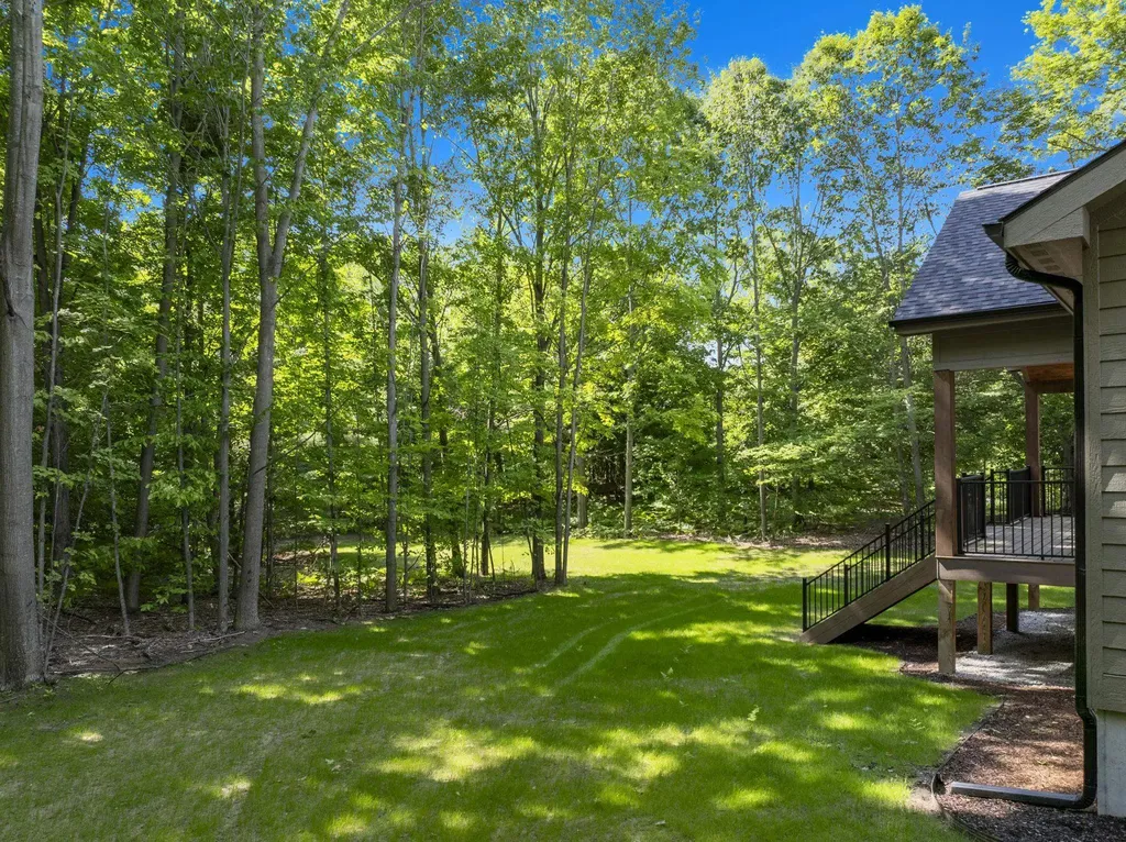 9378 E Summerfield Drive Elmwood Charter Township MI 49684