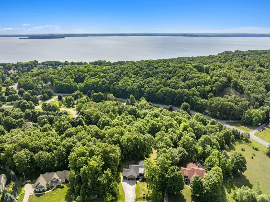 9378 E Summerfield Drive Elmwood Charter Township MI 49684
