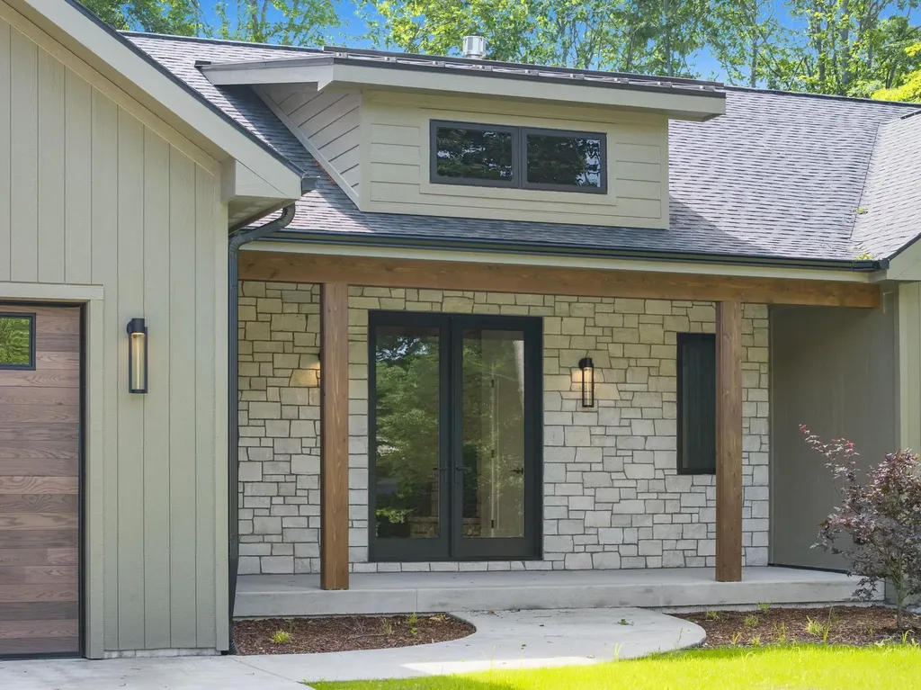 9378 E Summerfield Drive Elmwood Charter Township MI 49684