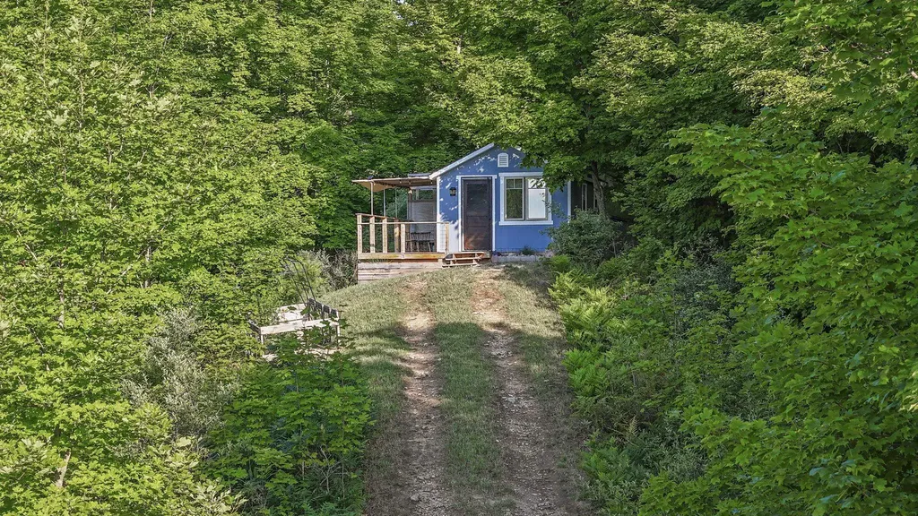 6244 E Pine Knobb Drive Centerville Township MI 49653