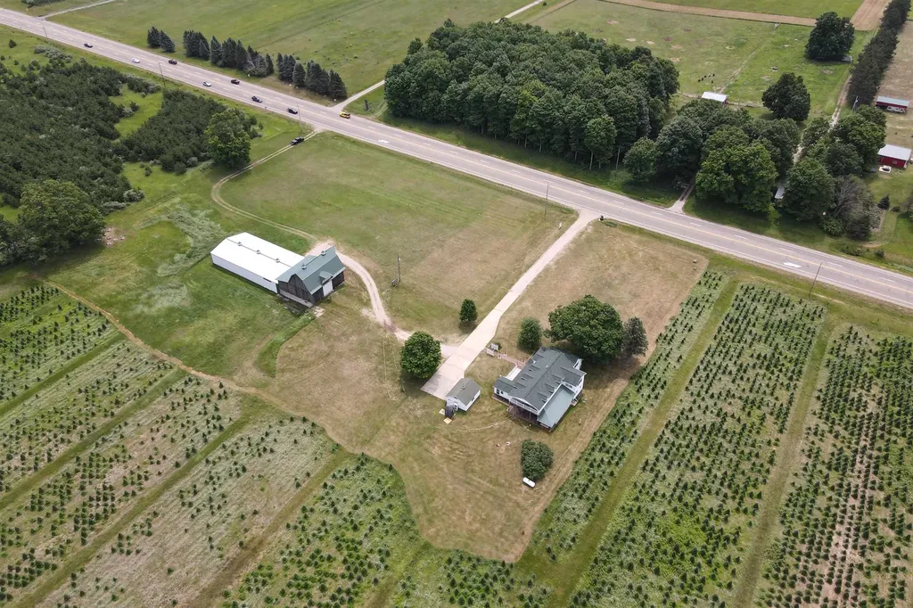 6401 E M-113 Fife Lake Township MI 49649