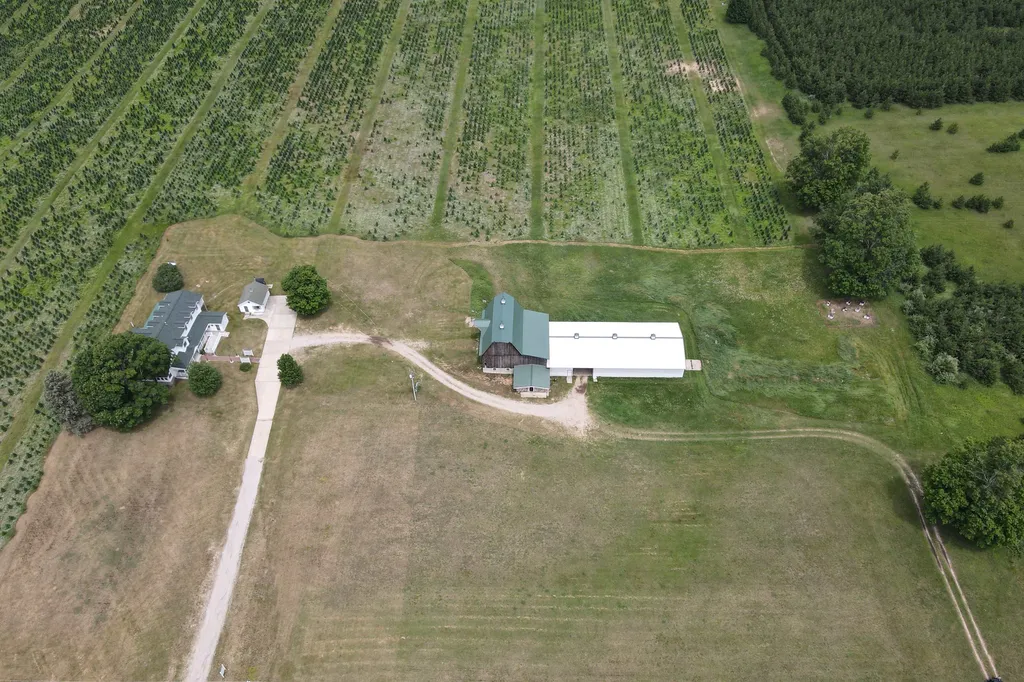 6401 E M-113 Fife Lake Township MI 49649