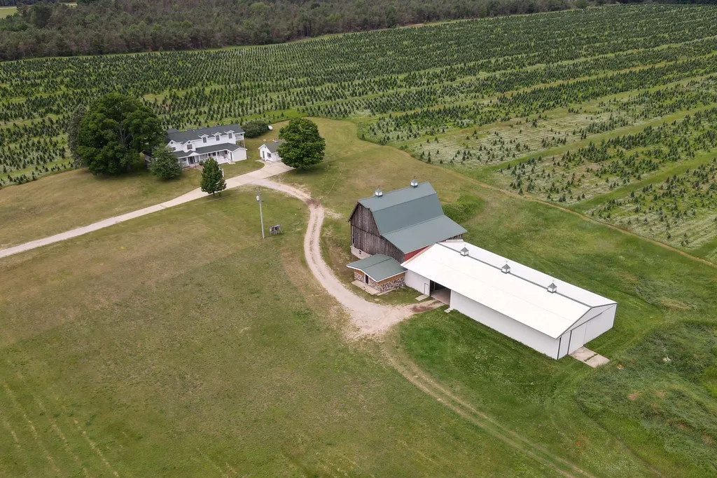 6401 E M-113 Fife Lake Township MI 49649