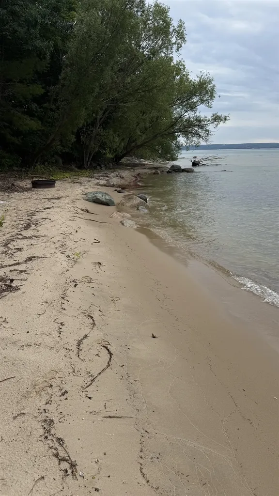 875 Lost Nations Trail Peninsula Township MI 49686