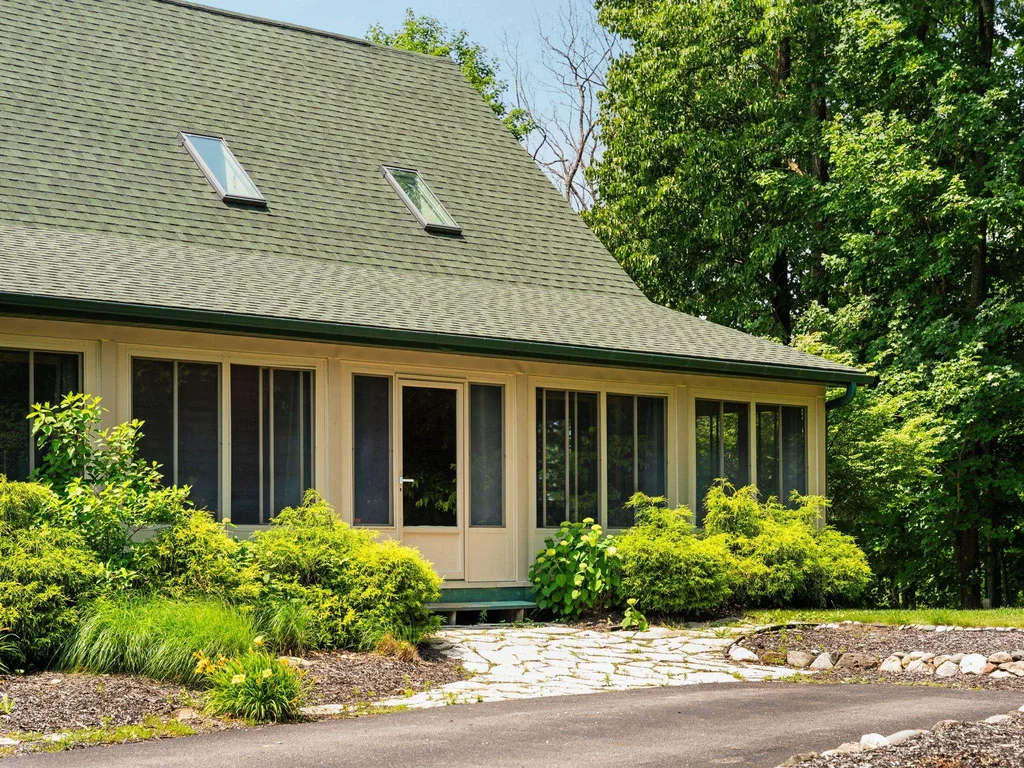 5265 Bates Acme Township MI 49690