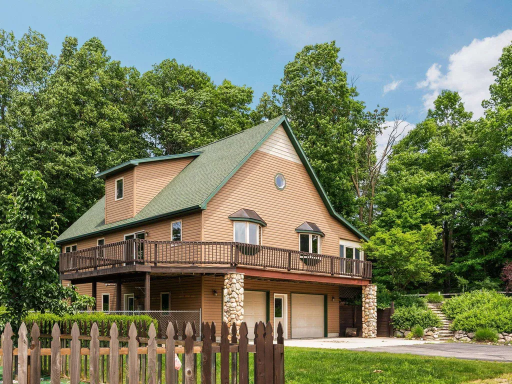 5265 Bates Acme Township MI 49690