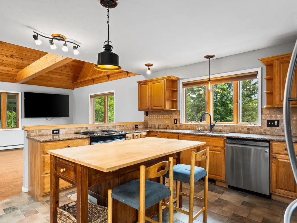 5265 Bates Acme Township MI 49690