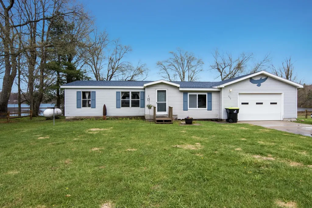 206 Autumn Road Cadillac City MI 49601