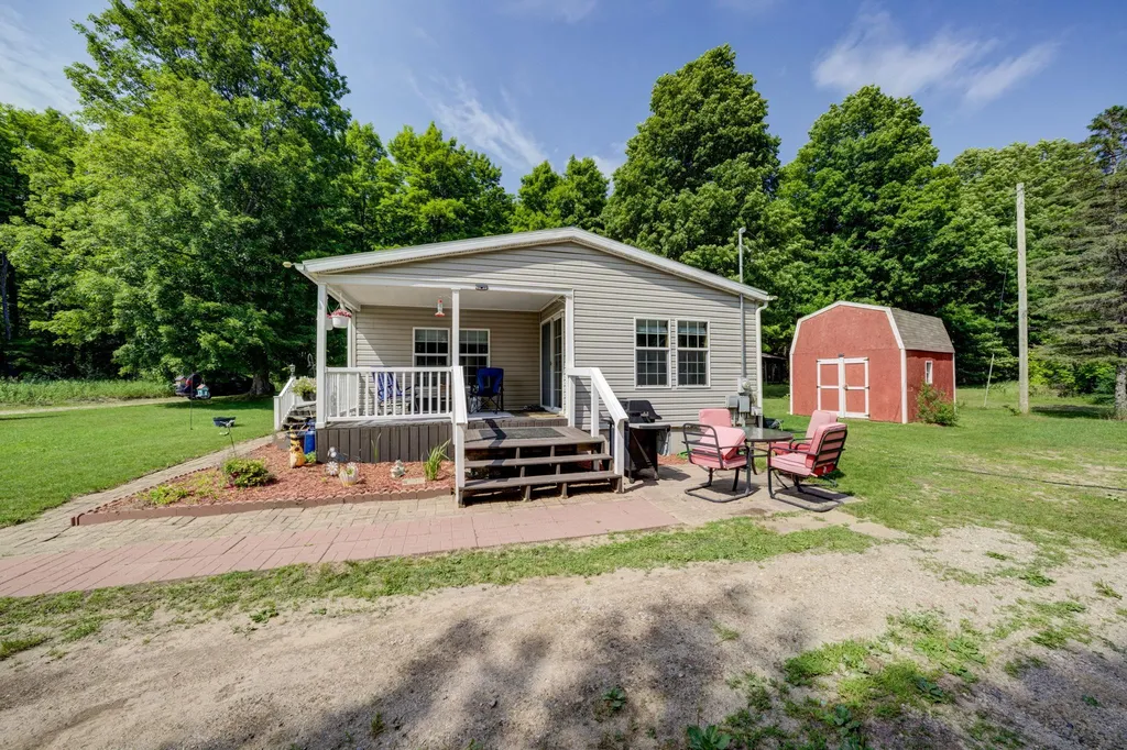 223 Pinecrest Lane Homestead Township MI 49617