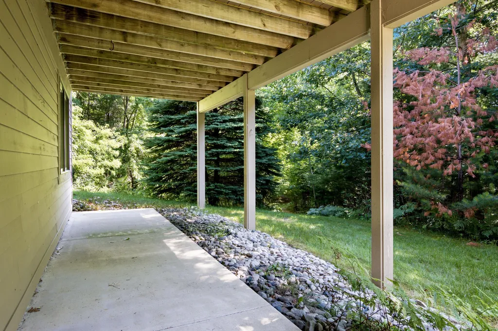 6173 Red Fox Run Peninsula Township MI 49686