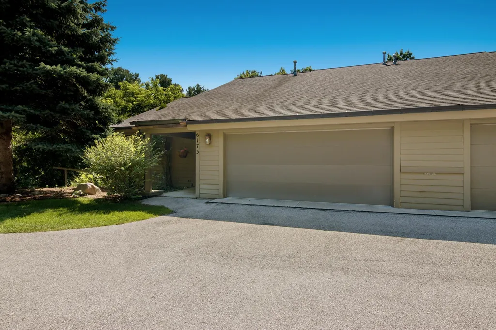 6173 Red Fox Run Peninsula Township MI 49686