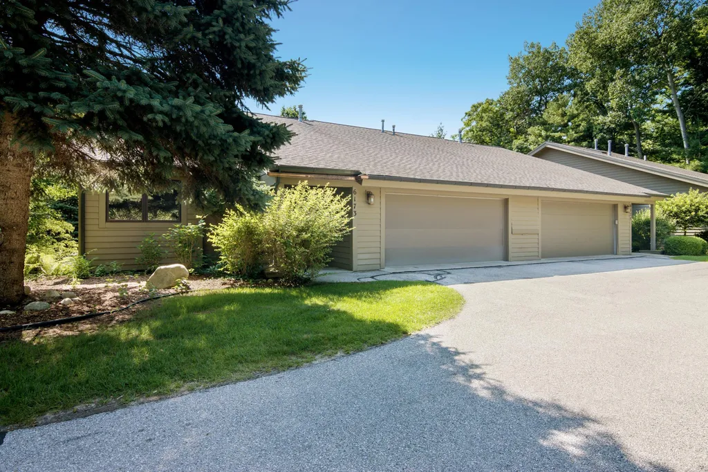 6173 Red Fox Run Peninsula Township MI 49686