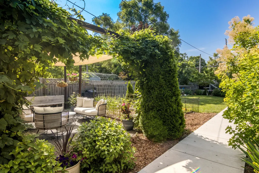 840 E Eighth Street Traverse City City MI 49686