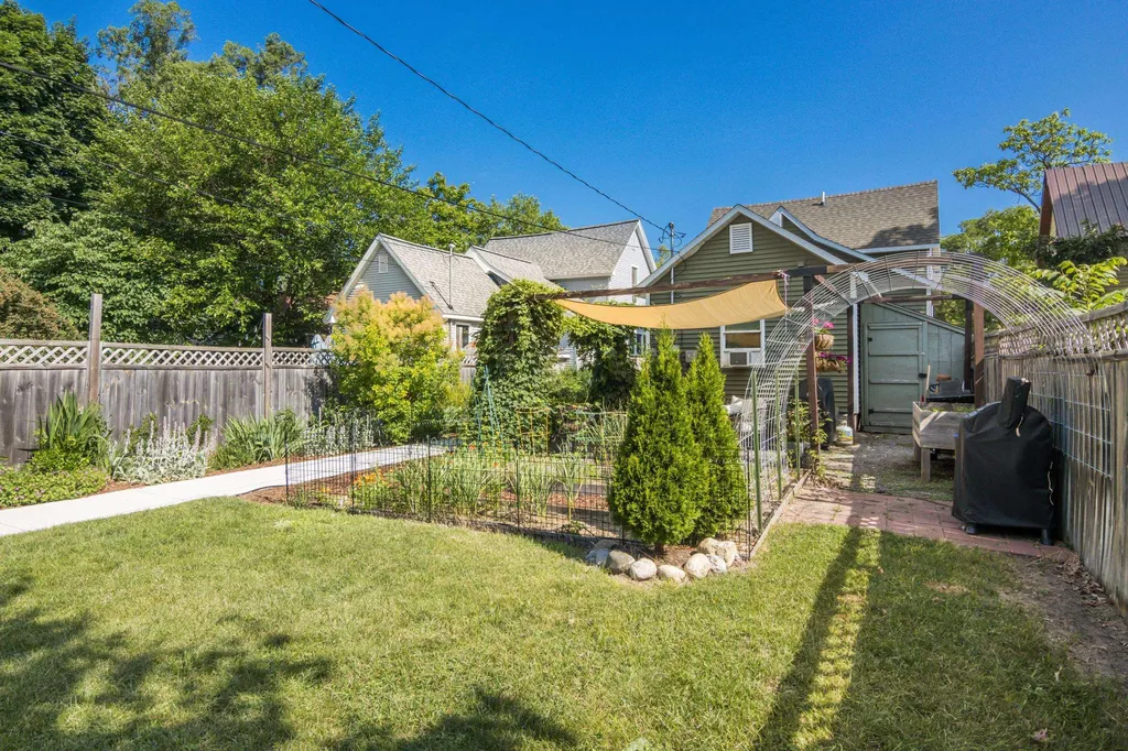 840 E Eighth Street Traverse City City MI 49686