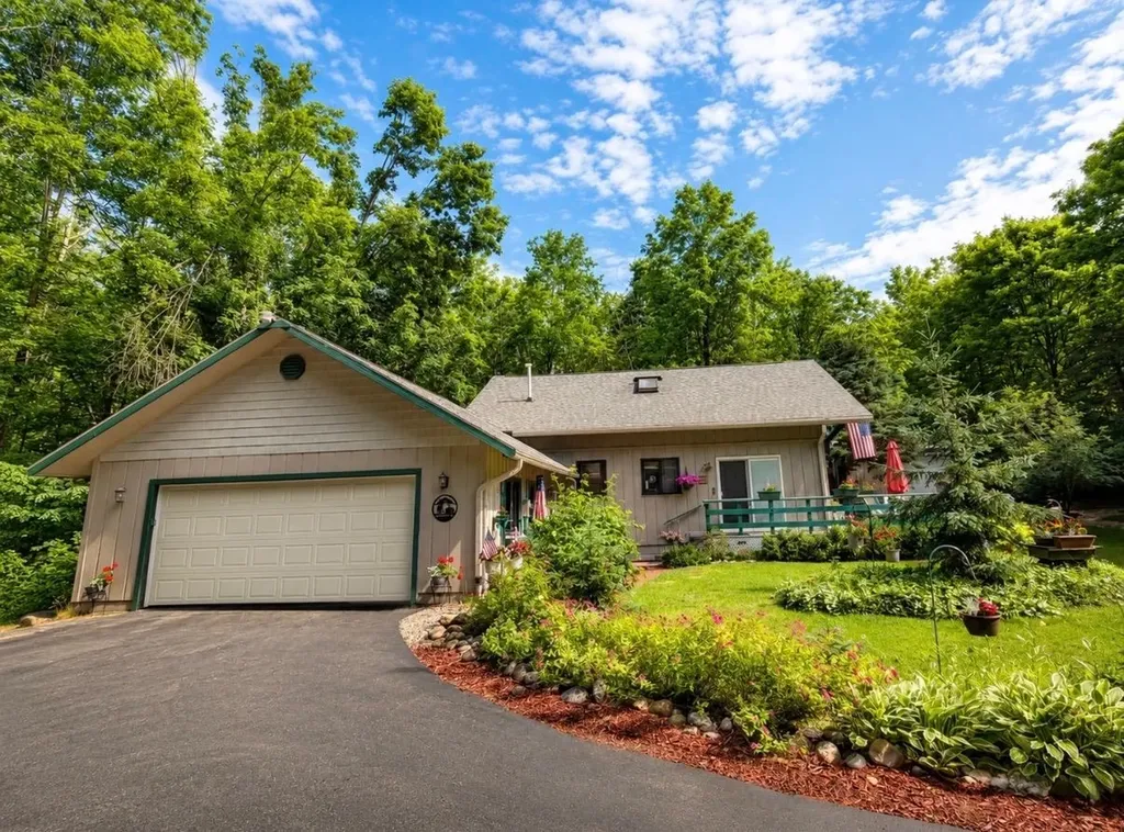 10286 Shawnee Trail Hayes Township MI 49735