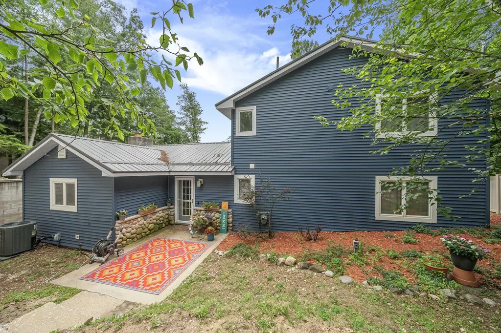 2847 Crescent Shores Drive Long Lake Township MI 49685