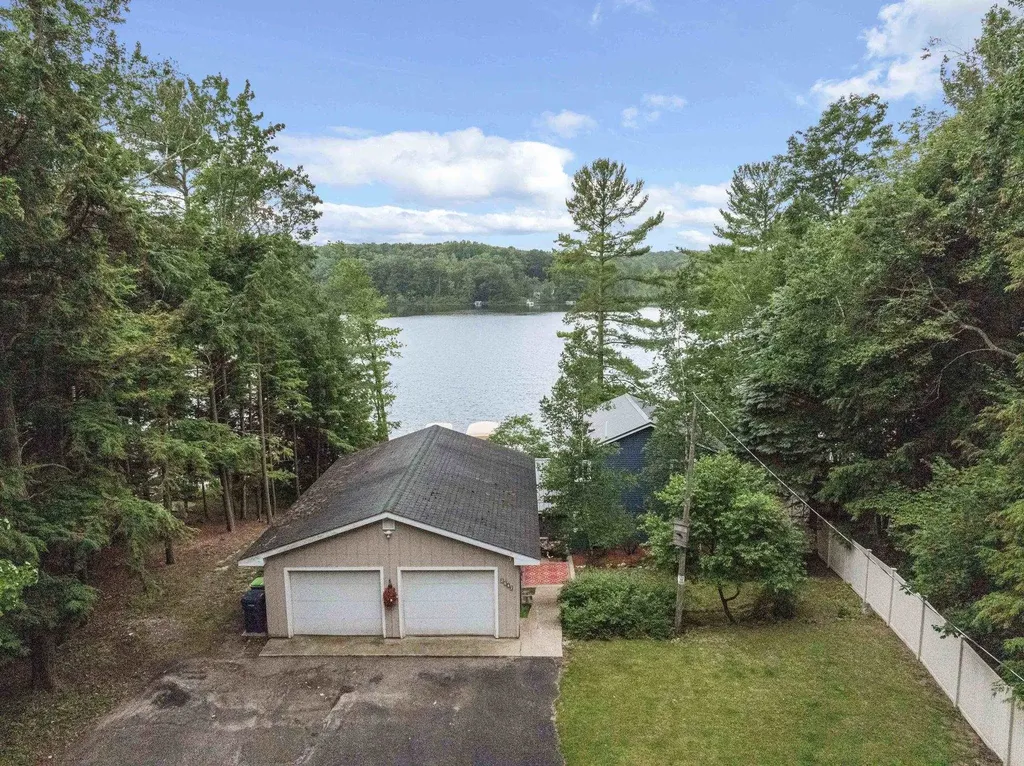 2847 Crescent Shores Drive Long Lake Township MI 49685