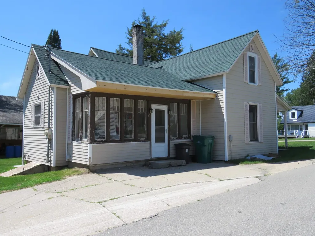 117 W Church Street Tustin Village MI 49688