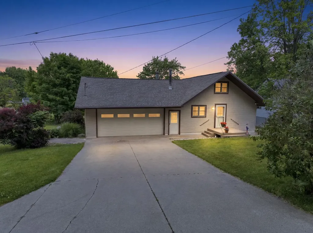 10876 Lockwood Drive Clam Lake Township MI 49601