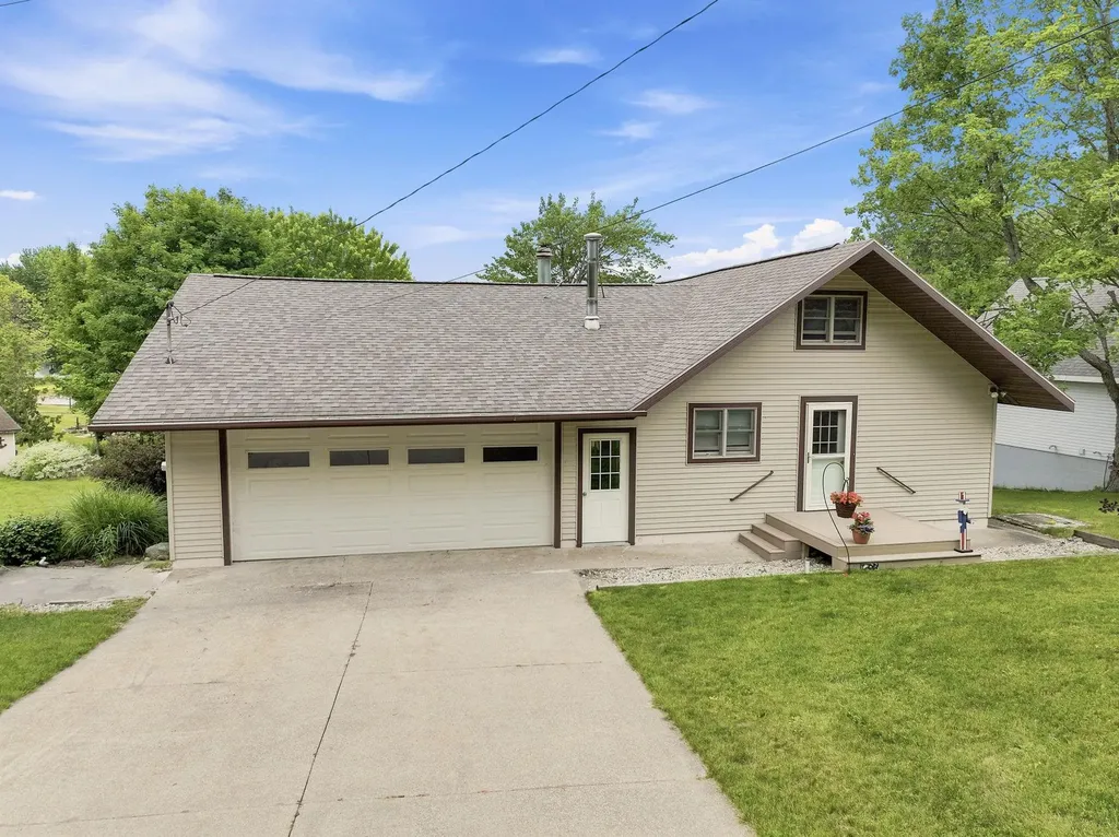 10876 Lockwood Drive Clam Lake Township MI 49601