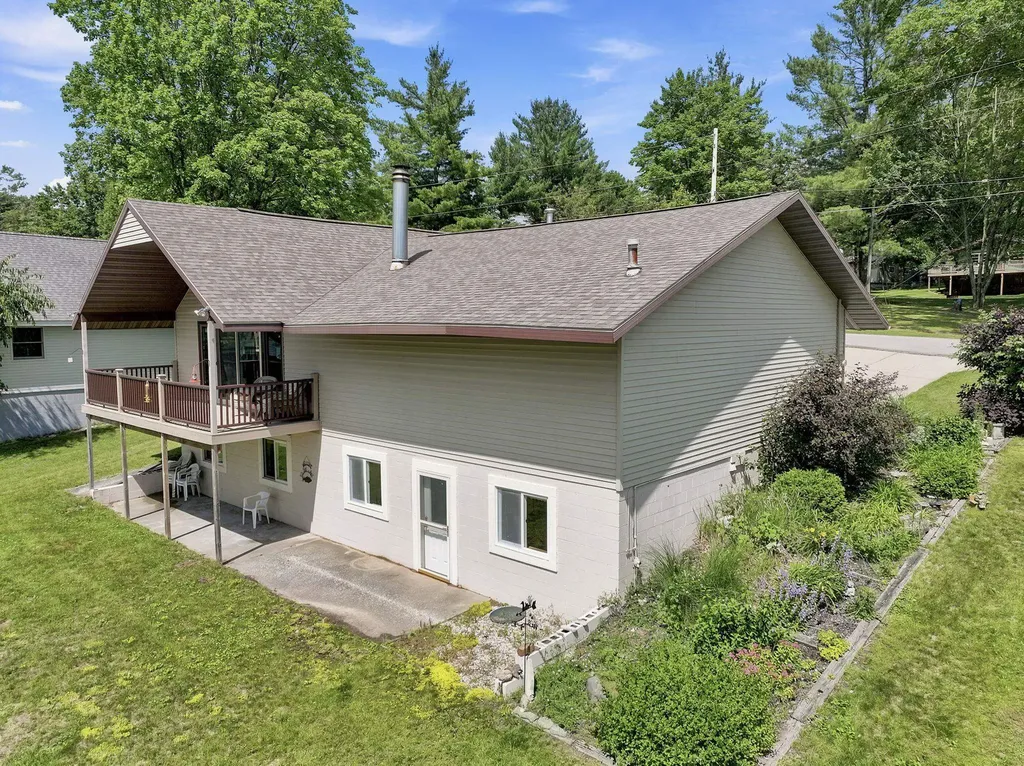 10876 Lockwood Drive Clam Lake Township MI 49601