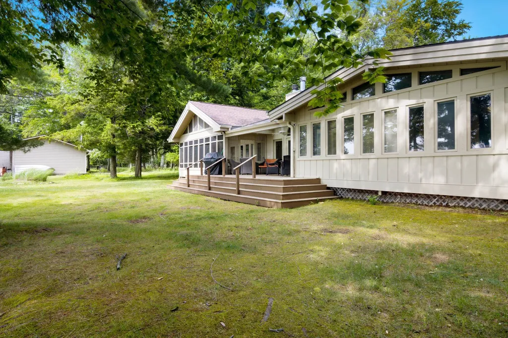 8143 Drake Lane Whitewater Township MI 49690