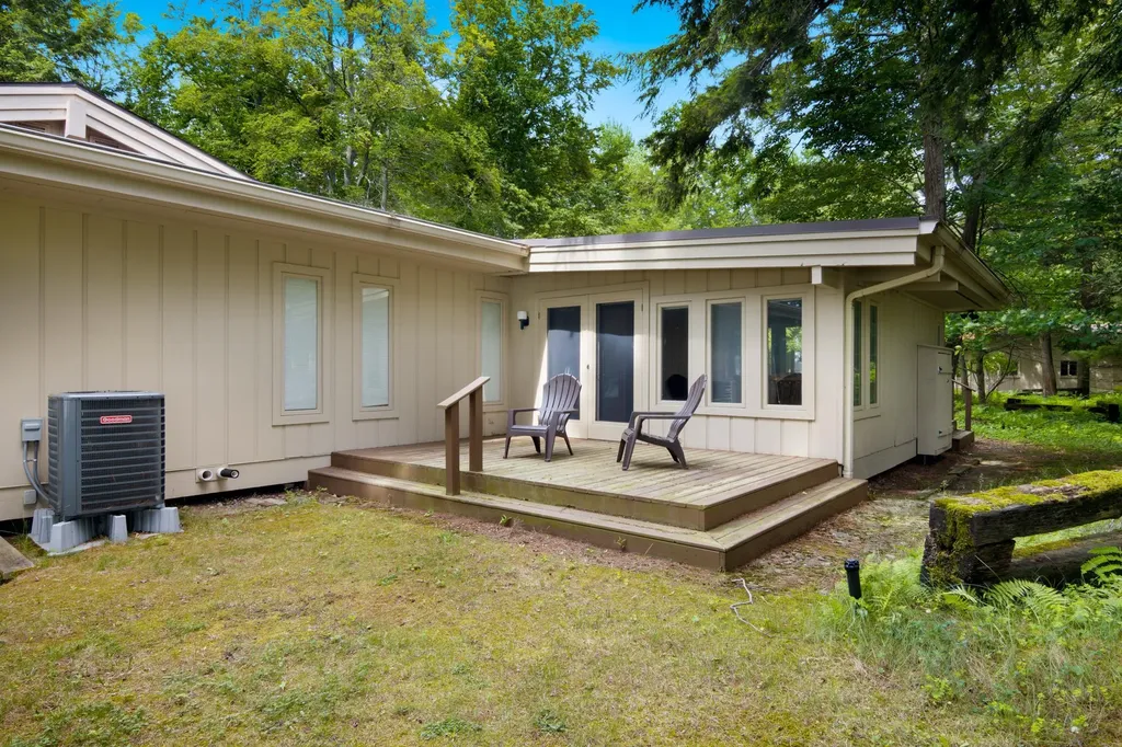 8143 Drake Lane Whitewater Township MI 49690