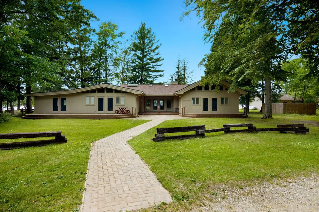 8143 Drake Lane Whitewater Township MI 49690