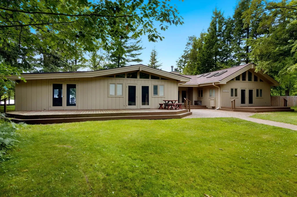 8143 Drake Lane Whitewater Township MI 49690