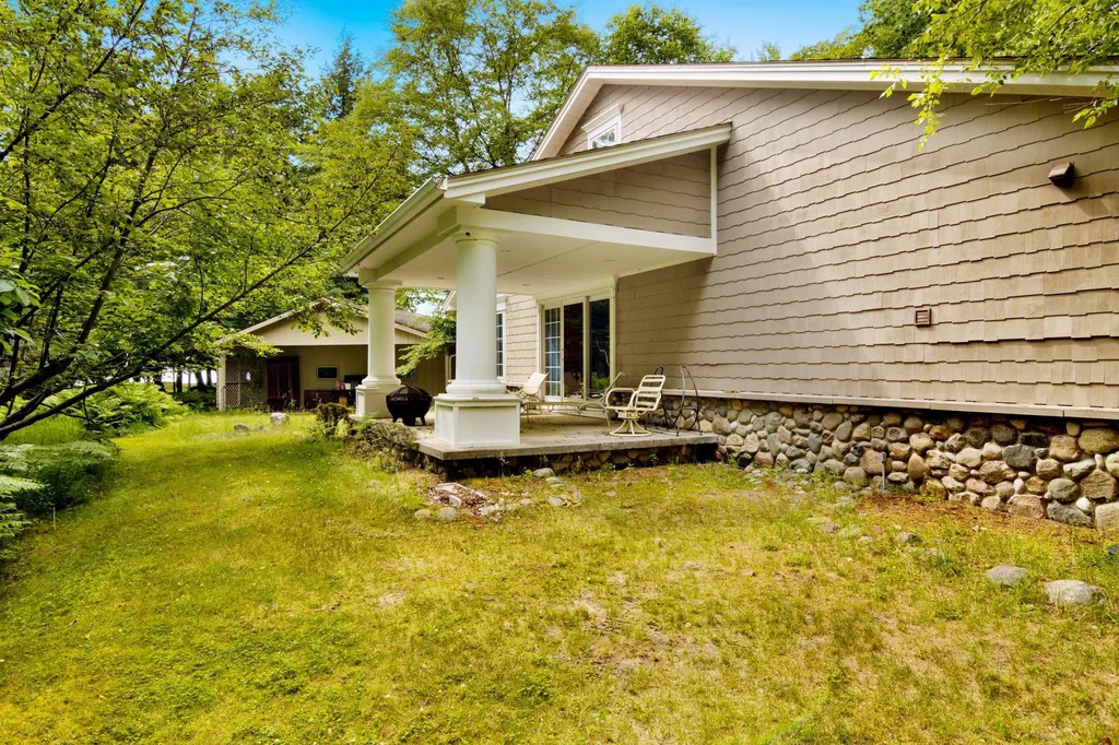 8143 Drake Lane Whitewater Township MI 49690