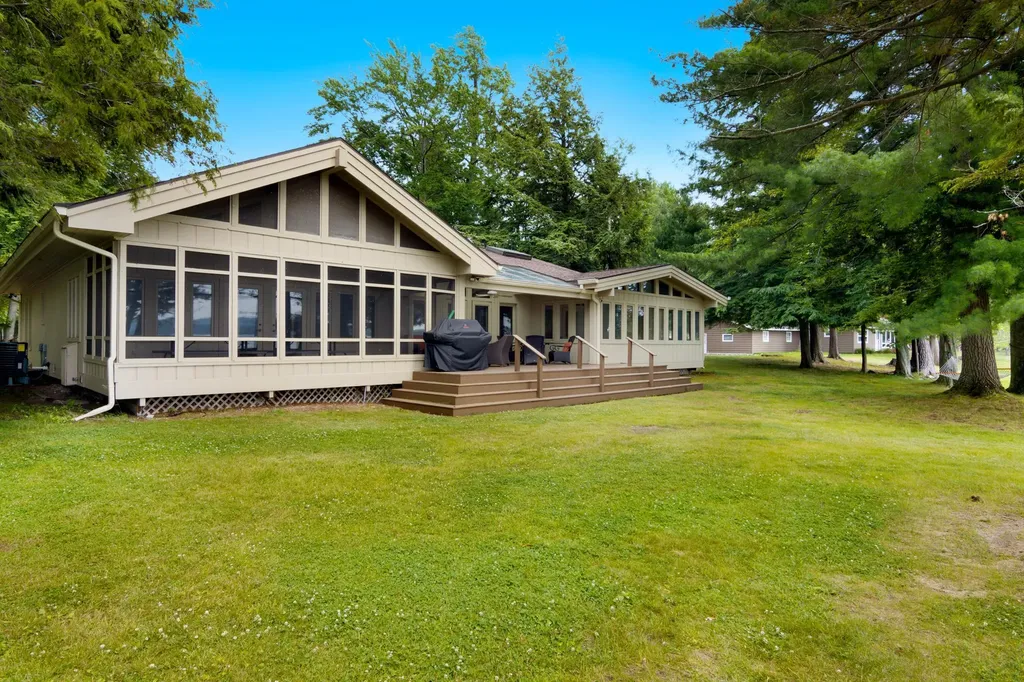 8143 Drake Lane Whitewater Township MI 49690