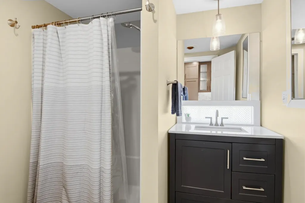 123 E Sixteenth Street Traverse City City MI 49684