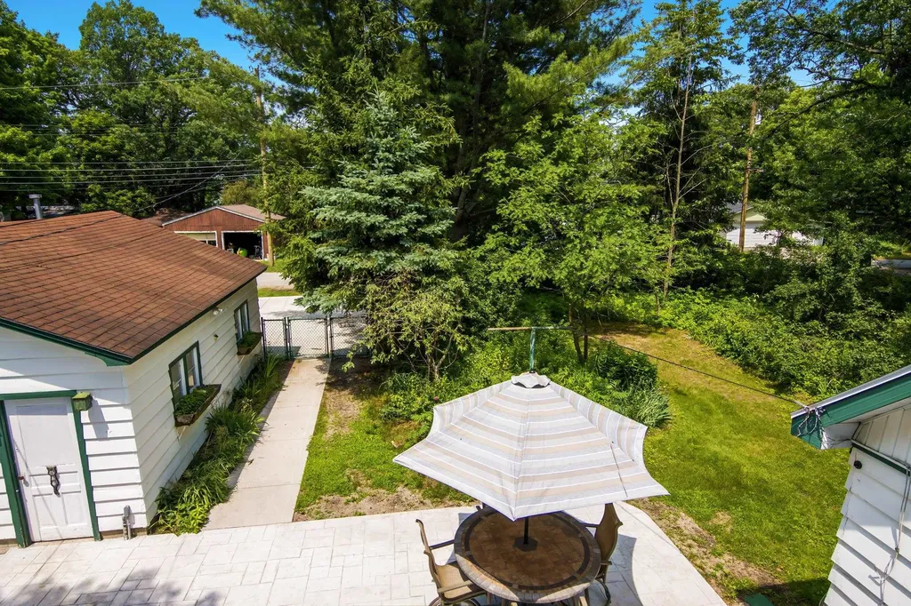 123 E Sixteenth Street Traverse City City MI 49684