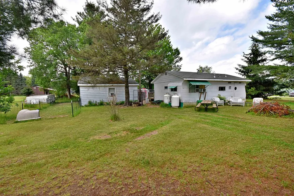 1061 N Anderson Street Forest Township MI 49651