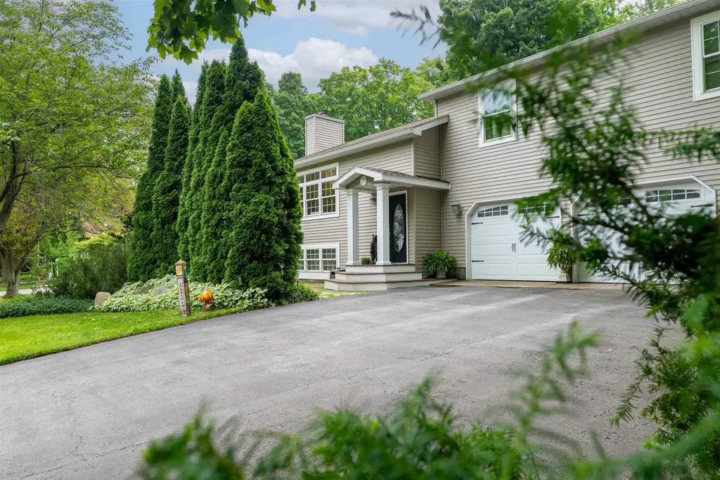 8934 Crockett Road Acme Township MI 49690