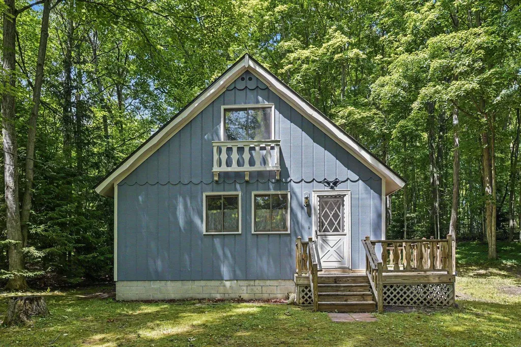 19048 Birch View Trail Almira Township MI 49650