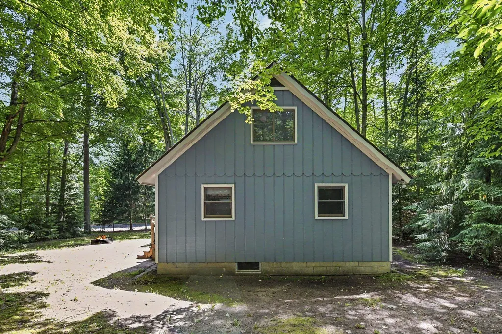 19048 Birch View Trail Almira Township MI 49650