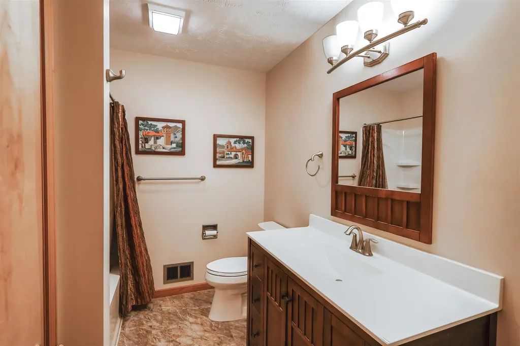 13686 Hedeen Drive Peninsula Township MI 49686