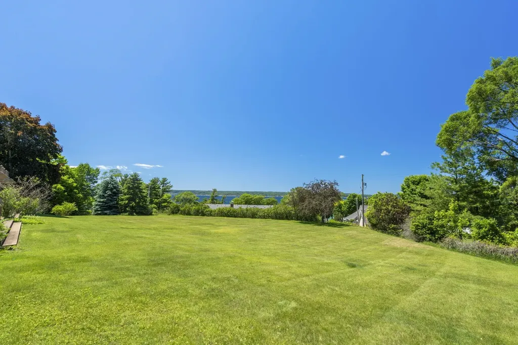 240 Peninsula Hills Drive Peninsula Township MI 49686