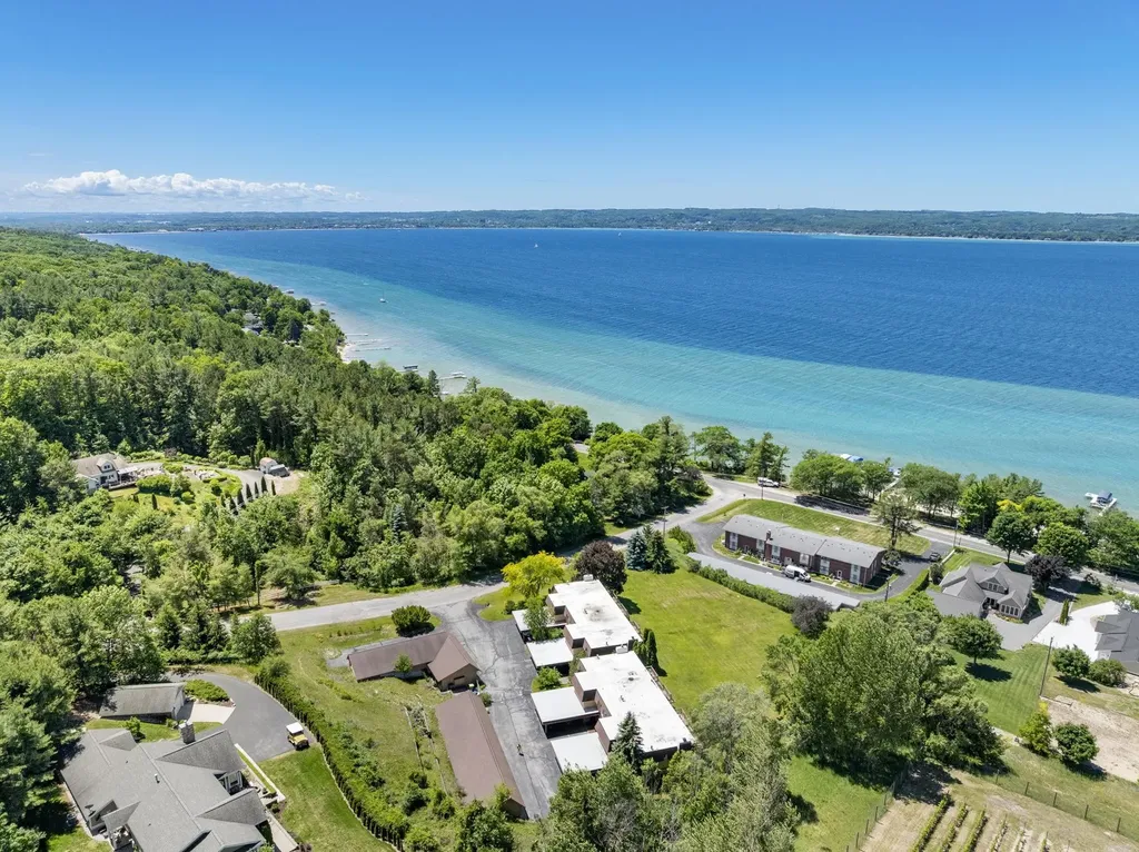 240 Peninsula Hills Drive Peninsula Township MI 49686
