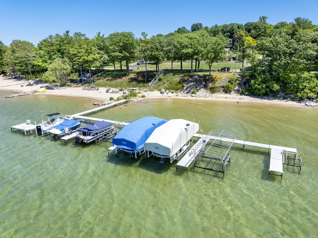 240 Peninsula Hills Drive Peninsula Township MI 49686