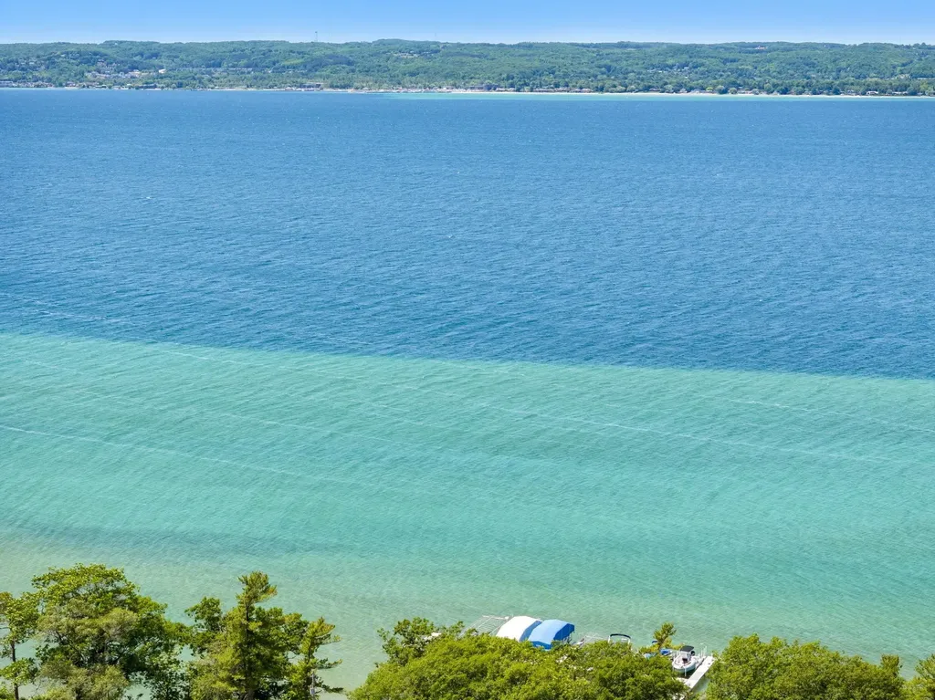 240 Peninsula Hills Drive Peninsula Township MI 49686