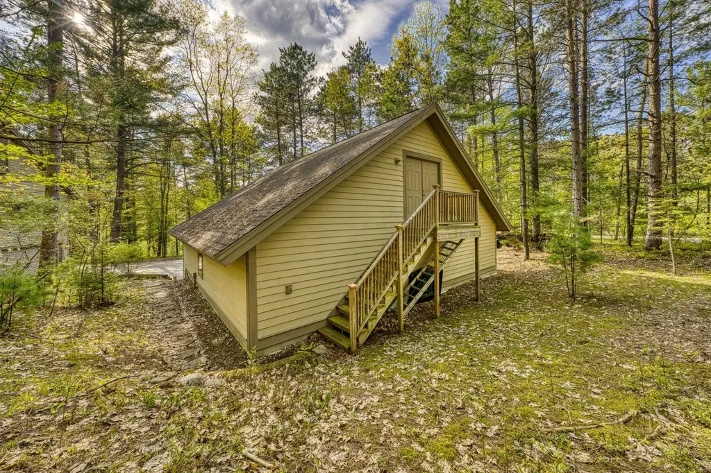 4678 Lands End Road East Bay Township MI 49686