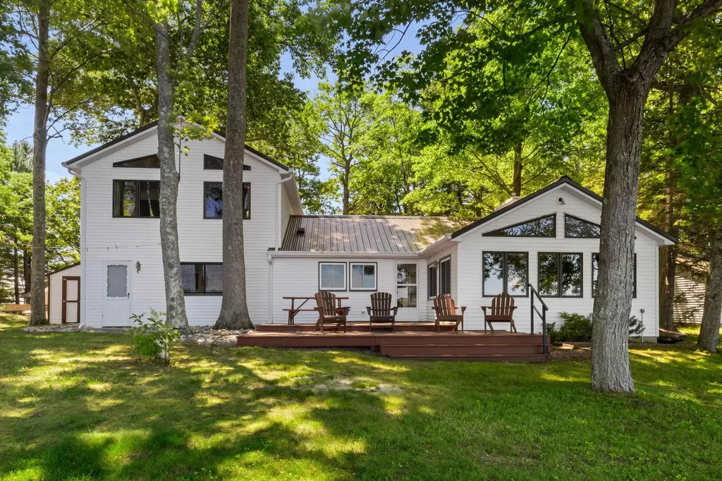 4871 Lakeview Drive Green Lake Township MI 49643