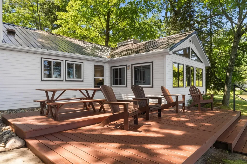 4871 Lakeview Drive Green Lake Township MI 49643