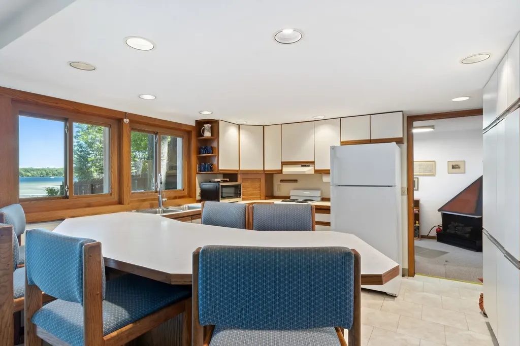 4871 Lakeview Drive Green Lake Township MI 49643