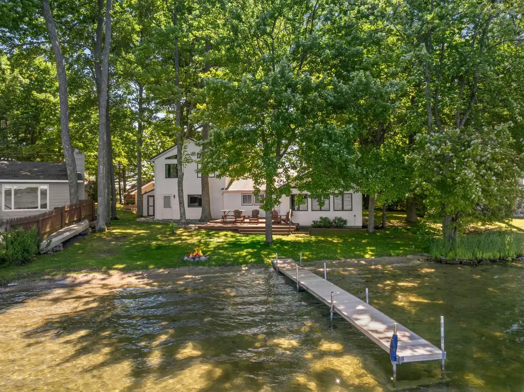 4871 Lakeview Drive Green Lake Township MI 49643