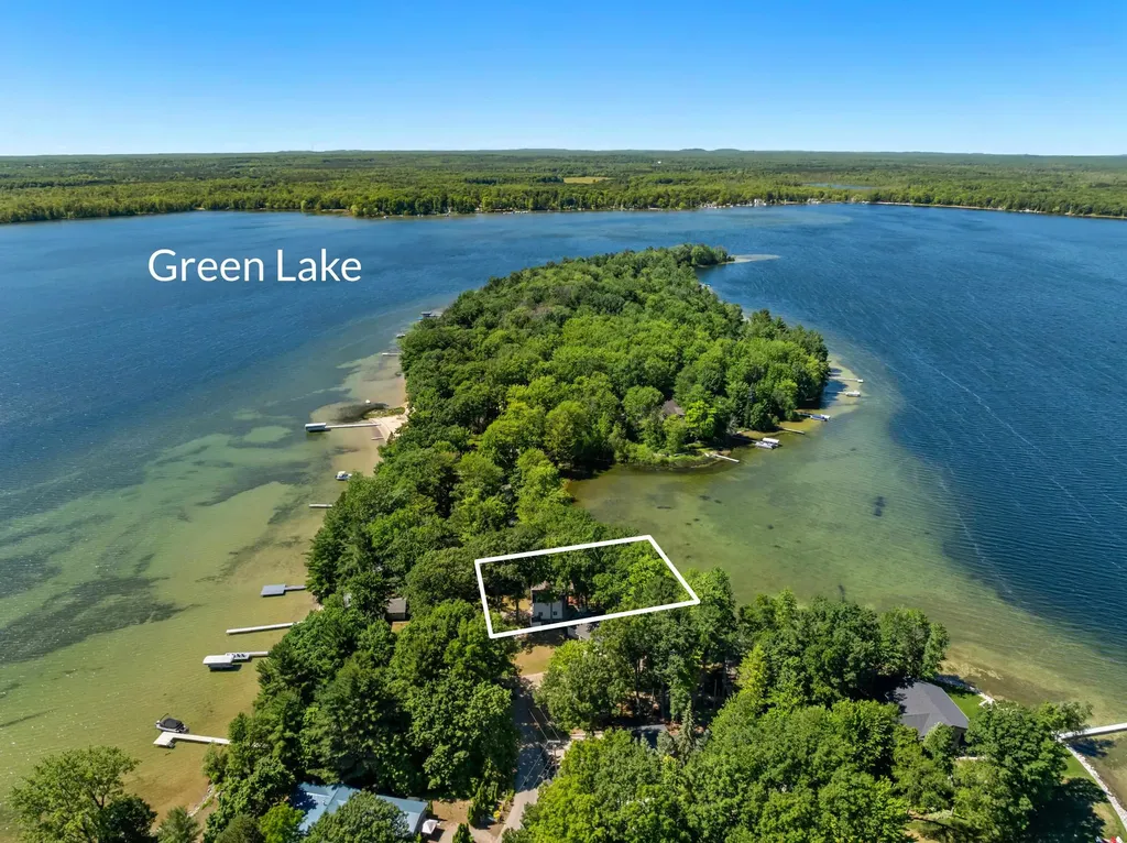 4871 Lakeview Drive Green Lake Township MI 49643
